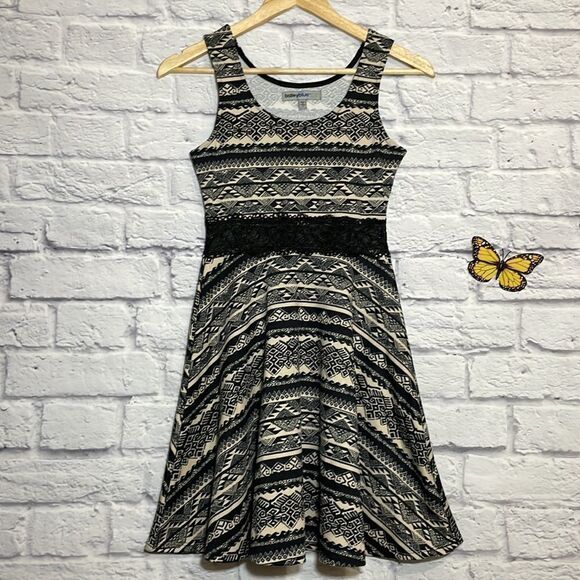 BAILEY Blue Geometric Print Lace Insert Skater Dress Size Small - Picture 2 of 10